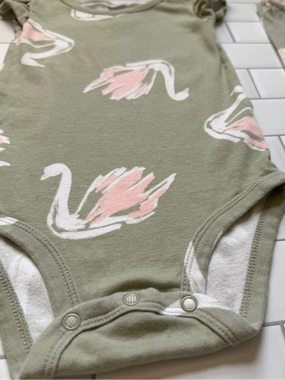 24M🦢 Carter’s Swan Print Sage Green & Pink Ruffle Sleeve Short Sleeve Bodysuit - Picture 7 of 10